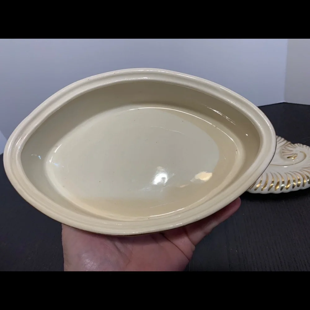 Oval Ceramic Trinket/Vanity Box - Ivory/Gold Ceramic Box with Plume Feather Lid